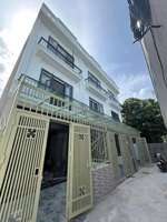 siêu hiếm. nhà rộng giá hợp lý, gần chợ la phù. dt 43m2, 4 tầng, có sân riêng. giá 5,35 tỷ