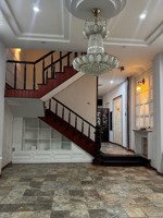 bán nhà mặt tiền tạ mỹ duật, khu vực kinh doanh, khai thác cho thuê tốt.