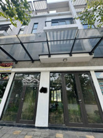 ecopark: nhà phố vịnh đảo - hai mặt tiền kinh doanh - trước mặt 2 toà chung cư 41 tầng.