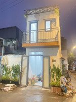 bán căn nhà nhỏ xinh đường thông xe hơi, sổ hồng riêng, nhà mới full nội thất, đường 385.