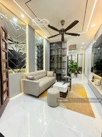 lô góc kim mã thượng, ba đình, 2 thoáng, 6 tầng thang máy, 1 bước ô tô, dt 36m2, sổ a4, ở/cho thuê