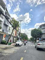 3 tầng. kdc himlam linh chiểu. mặt tiền kinh doanh tốt. shr. gấp bán: 9 tỷ rưỡi.