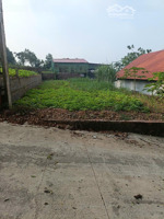 lô đất vuông vắn đẹp ở phú sơn-đường thông thoáng cách chợ-trường học 900m-cách bệnh viện ba vì 2km