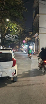 nhà đẹp mễ trì mới xây 10m ra ô tô .chợ dân sinh 3 bước chân. bãi gửi xe cực gần 36m2*5tầng* mt 4m