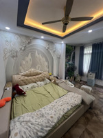 đường 10m tam đa long trường 1 trệt 3 tầng 5 pn .vô ở liền tặng toàn bộ nội thất .giá 5.1 tỷ