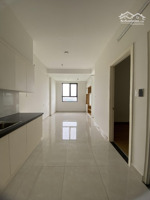 2.12 tỷ ở ngay căn 2pn view sông sài gòn intela, nhà trống cơ bản, tầng cao, tặng tiền sổ