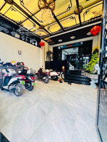 nhà phố hiện đại 4 tầng thang máy 5.5*24m có phòng karaoke 4pn 7wc phòng thờ