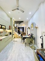 khu phan xích long - 50 m2 - 4 tầng - nhà đẹp ở ngay - 20 mét ra mặt tiền đường - có chỗ đậu xe hơi