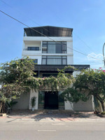 chính chủ cần tiền bán gấp nhà kđt cao xanh - hà khánh a, đối diện sân bóng thẩm gia