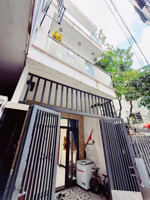 núi thành nhà 3 tầng 3 mê kiên cố gần đường núi thành, cách đường chính chỉ 4 căn nhà