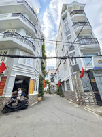 nhà nát (4 x 11) nở hậu 4.5m - hẻm 5m, oto đỗ cổng đường thích quảng đức giá chỉ hơn 6tỷ