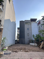 đất đẹp xây văn phong phố trạm long biên 120m2, view vườn hoa, ổ tránh đỗ, giá 26.4 tỷ