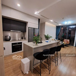 cần bán căn hộ 75m2, 2 ngủ 2 vệ sinh, full đồ đẹp, chung cư vinhomes metropolis. giá 16 tỷ