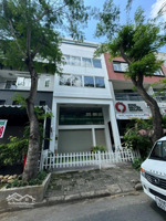 bán nhà phố tại phú mỹ hưng, sát chung cư sky garden , giá cực tốt