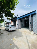 bán gấp nhà đường xe hơi sát bên toà nhà akari giá 2 tỷ 250, chủ cho thuê tháng 7 triệu, nhà shr