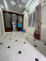 bán nhà giáp bát diện tích 35m2. giá 6.8 tỷ. nhà 5 tầng, sđcc. nở hậu. mình cần bán nhanh