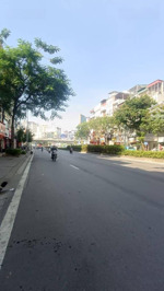 bán nhà riêng 7 tầng, gara oto thang máy,nguyễn văn cừ- hồng tiến. bán gấp