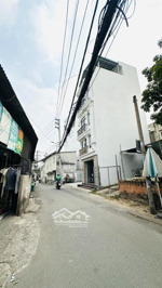 đất mặt tiền đường. thích hợp văn phòng cty. spa. kinh doanh. linh đông. gần chợ thủ đức. sổ hồng