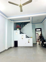 trệt 2 lầu sân thượng 5x18m, có 4pn 3wc hẻm xe hơi quang trung, p8 giá 15 triệu còn giảm