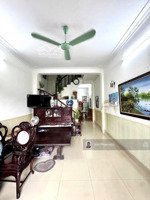 bán nhà phạm văn đồng bắc từ liêm, mặt ngõ ba gác tránh, gần ô tô, sổ cc nở hậu 40m2 nhỉnh 8 tỷ