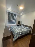 bán căn 2 phòng ngủ, tầng cao, căn góc 71 m2, sổ hồng giá 6.43 tỷ đang có hd thuê