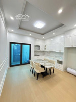 thạch bàn ô tô thông 3 mặt thoáng nội thất hiện đại giá chỉ 9 tỷ