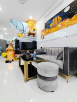 tân bình giáp quận 10 dt 36m2 nở hậu gần 6m nhà đẹp 2 tầng giá 5,3tỷ