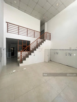 cho thuê gấp nhà 1 trệt 1 lửng sân xe hơi ngay, gần trường tiểu học thạnh phú