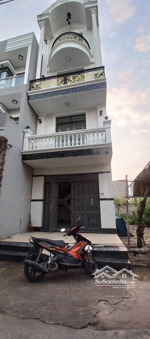 bán nhà đường 826c long hậu 4 tầng 4,2*12m, giá 2,75 tỷ, hẻm xe hơi, kế sg village, kế lê văn lương