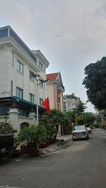 3 tầng-lô góc 2 mặt tiền hẻm xe hơi không lộ giới -ngay vincom nam long trần trọng cung q7