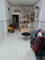 nhà shr đường lê thị thị riêng, 1 lầu 2 phòng lớn (thêm đc 1 phòng nữa) cách mt lớn ~30m