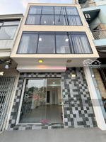 mặt tiền võ văn kiệt, 3 lầu 4.6m x 6m chỉ hơn 6 tỷ. lh hiệp realty