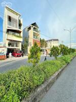 Bán nền D1 trục chính lộ 30m KDC Hồng Loan . Nền đẹp , không vướng cống trụ . Hướng TN . Sổ hồng