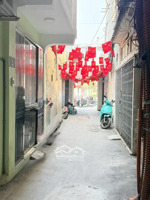 bán nhà phố tôn đức thắng - sát mặt phố, vị trí trung tâm.