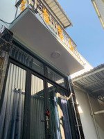 tôi bán nhà 28 m2 sd, 1 trệt, 1 lầu, tuyệt đẹp, 2 phòng ngủ. quận 7. giá: 750 triệu