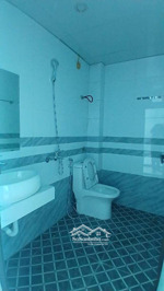 chính chủ gửi bán dt 50m2 giá hơn 6 tỷ nhà ngủ hiệp ô tô ngủ trong nhà . cạnh hồ vị trí rất đẹp