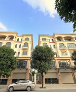 bán shophouse chà là 15 dt 112m2 giá mới cđt 16.9 tỷ đội diện chung cư mik. lh: 