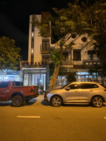 nhà mt đường 33m cách biển phạm văn đồng, sơn trà 900m. hđt 550 triệu/ năm bán gấp