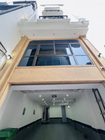 toà nhà cho thuê sát hồ đên lừ ô tô đỗ cửa, xây dựng đẳng cấp 52m2 6 tầng