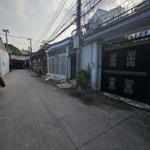 đất hẻm xe tải quay đầu. 20m ra mặt tiền đường lớn. bình đường dỉ an