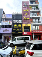 căn nhà mặt tiền đường hùng vương, cách chợ hàn 300m, đang cho thuê : 150 triệu/ tháng