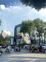 góc 2 mặt tiền hơn 800m2, ngang 35m, có lề để xe rộng - 74 mạc đĩnh chi - điện biên phủ, quận 1.!!