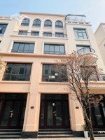 vin 2: em có căn hải âu giá 9 tỷ, dt 65m2, mt 5, đã sẵn sổ, nhận nhà ngay