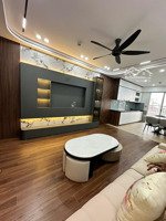 chính chủ cần bán gấp căn hộ chung cư cao cấp 79 m2, 2 pn tòa 165 thái hà, ban công đông nam