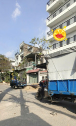 chính chủ gửi bán gấp nhà 3tầng chdv đẹp cứng cáp dòng tiền tốt 40t.r/tháng, hẻm ôtô gần mặt đường.