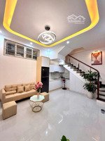 gđ cần bán nhà mới, chỉ 20m ra ngõ thịnh quang, đống đa, 5 tầng, 2 thoáng trước sau, sổ vuông