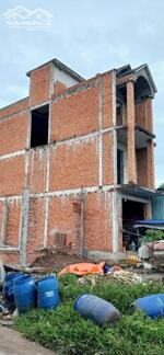 Bán đất tặng nhà ba tầng mặt tiền đường hẻm lớn sát Quốc Lộ 22 Củ Chi hơn 126m2 chỉ 5tỷ