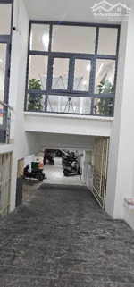 giá giảm còn 37.5 tỷ siêu phẩm mặt tiền phạm văn chí q.6 nhà 7 tầng thang máy dò