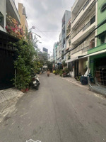 sát hẻm xe hơi - tô hiến thành q.10 - dt 3x10 - 2 tầng - chưa đến 4 tỷ - thương lượng chính chủ