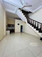 bán nhà 3 tầng đẹp ở ngay tại gia lâm chỉ hơn 4tỉ-khu vực phát triển nhanh đông đúc-3 phòng ngủ